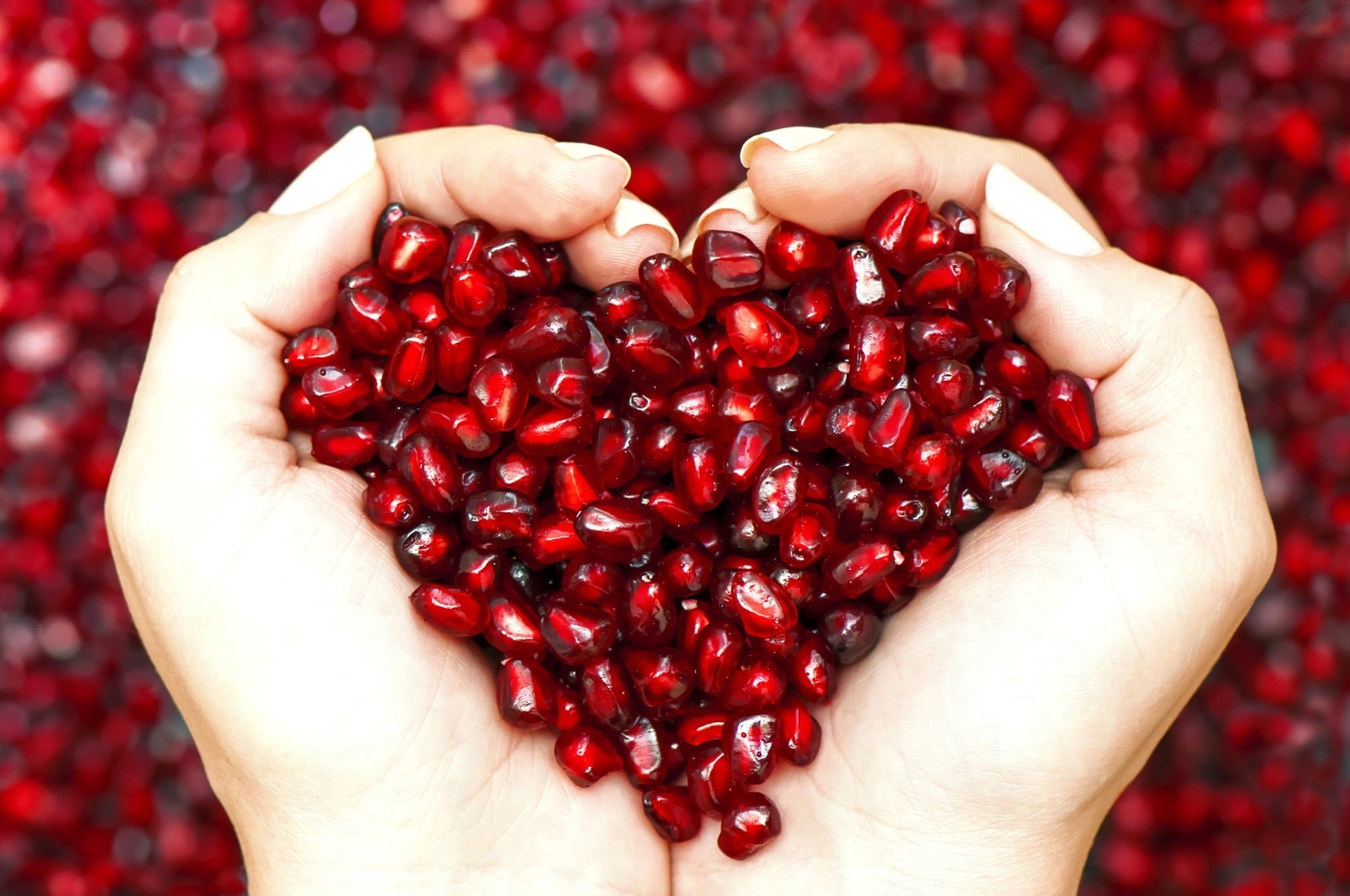pomegranates improve heart health